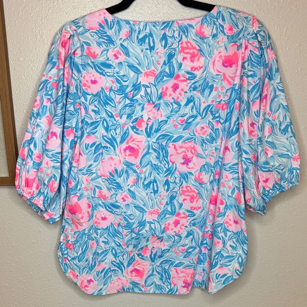 Lilly Pulitzer Ivee “Bondi Blue my Little Peony” Floral Puff Sleeve Cotton Vneck